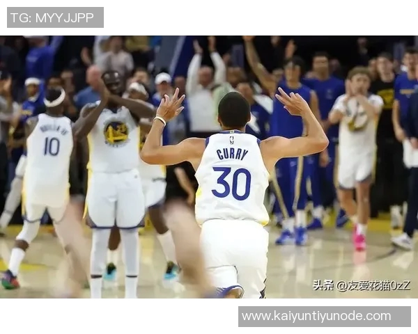 库里称赞巴特勒关键三分球是团队篮球的胜利体现