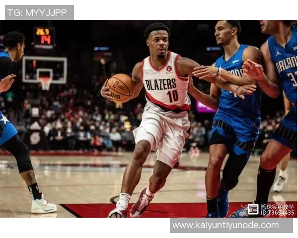 邓利维赞梅尔顿短暂出场展现价值幸福他能重返球队助力新赛季